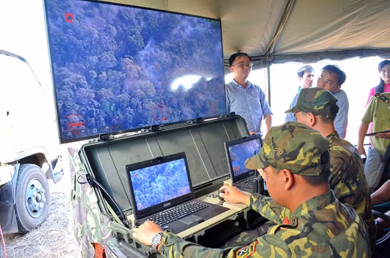 Và với việc được trang bị một loạt máy bay trinh sát không người lái mới, chúng ta hoàn toàn có thể tin tưởng rằng Bộ đội Biên phòng Việt Nam sẽ hoàn thành xuất sắc vai trò nòng cốt, chuyên trách trong quản lý, bảo vệ chủ quyền lãnh thổ, an ninh biên giới quốc gia. Nguồn ảnh: PLO.
