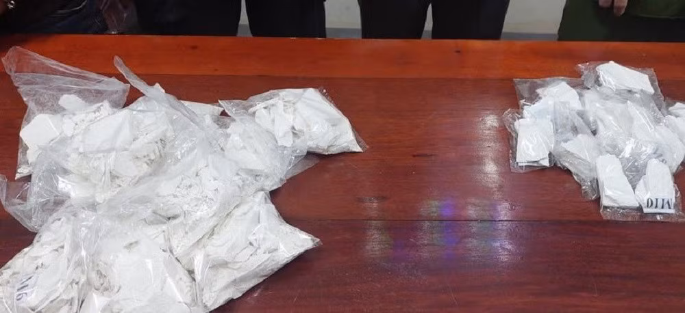 “Cất vó” đường dây ma tuý xuyên quốc gia, thu giữ 15 bánh heroin - Hình 2 “Cat vo” duong day ma tuy xuyen quoc gia, thu giu 15 banh heroin-Hinh-2