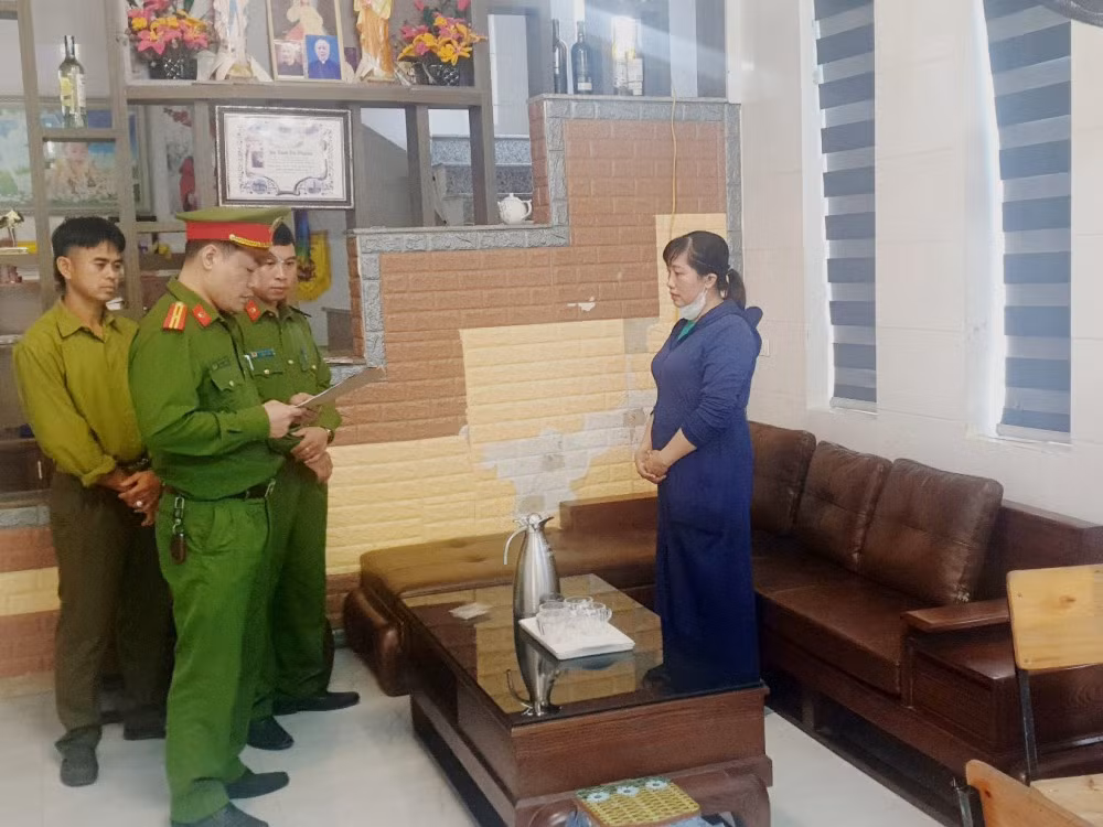 “Nữ quái” mạo danh nhân viên ngân hàng lừa đảo, chiếm đoạt tài sản “Nu quai” mao danh nhan vien ngan hang lua dao, chiem doat tai san