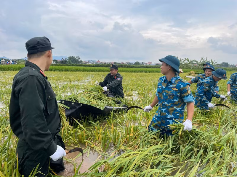 "Hai sắc áo, một màu cờ" hết mình hỗ trợ, vì nhân dân phục vụ