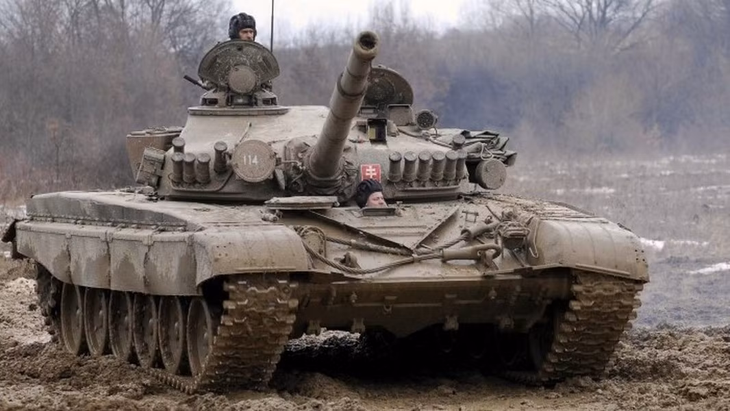 Xe tăng T-72 "thiếu một đôi tay" thất thế trước Leopard 2A4 Xe tang T-72