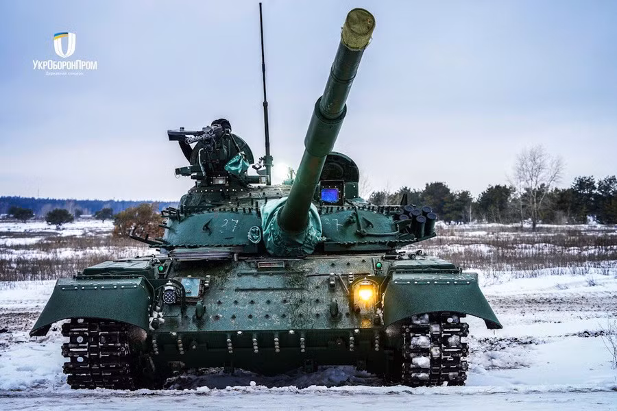 Tuy vậy cho đến khi ngừng sản xuất hàng loạt vào năm 1987, “trái tim” của xe tăng T-64 vẫn không thay đổi, đó là động cơ diesel 5TDF công suất 700 mã lực, có đặt biệt danh “cưa máy” vì âm thanh đặc trưng mà nó tạo ra.