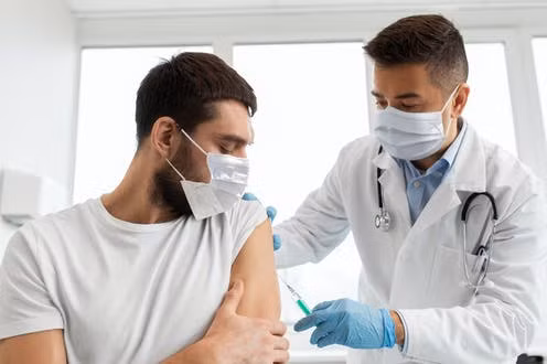 Kết quả nghiên cứu cho thấy các loại khẩu trang giúp giảm đáng kể (khoảng 50%) lượng virus đi vào không khí song không thể ngăn hết các giọt bắn chứa virus lọt ra bên ngoài.