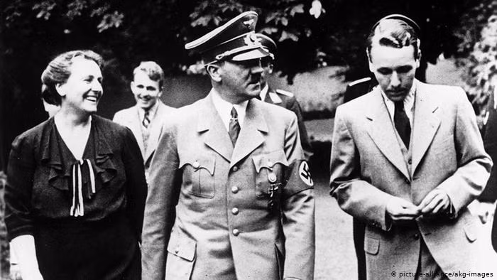 Cụ thể, Magda Quandt là vợ của Bộ trưởng Goebbels. Bà từng làm thư ký cho chồng trước khi hai người yêu nhau và kết hôn. Vợ chồng Bộ trưởng tuyên truyền phát xít Đức có với nhau 6 người con.