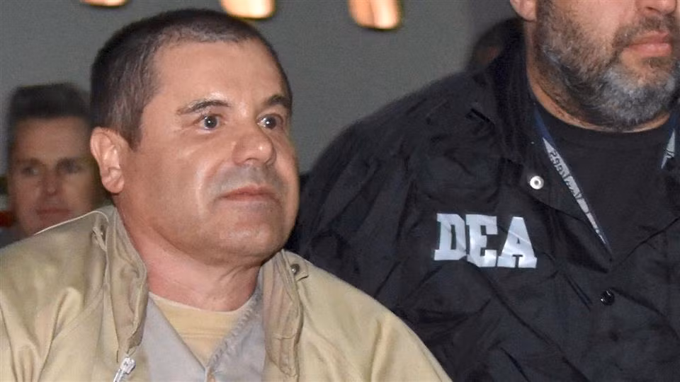 Một bồ cũ của El Chapo từng tiết lộ "bố già" này đã khỏa thân trong suốt khoảng thời gian lẩn trốn dưới đường hầm vào năm 2014.
