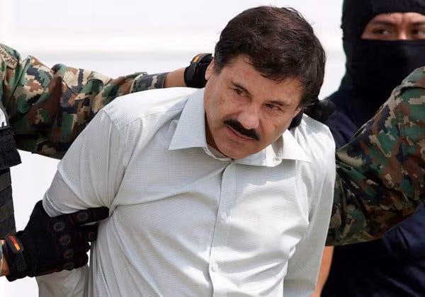 Không chỉ buôn bán, vận chuyển ma túy, băng đảng của "bố già" El Chapo còn thực hiện một loạt hành vi phạm pháp khác như rửa tiền, sử dụng vũ khí trái phép.