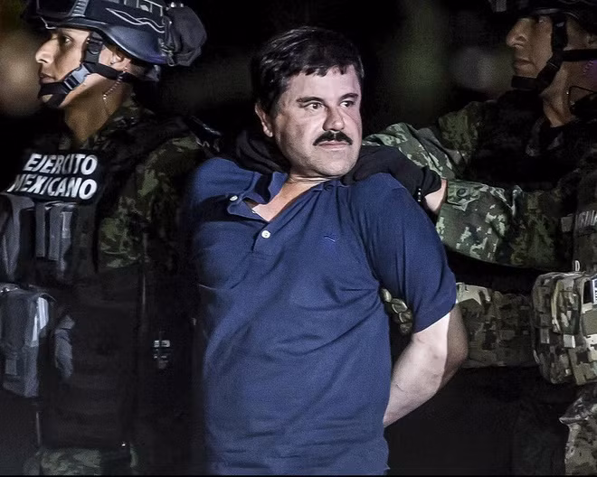 Vào tháng 7/2019, tòa án ở Brooklyn, New York, Mỹ kết án El Chapo với 10 tội danh, trong đó có tội buôn bán ma túy và rửa tiền. Ông trùm khét tiếng này nhận án tù chung thân cho các tội danh và cộng thêm 30 năm tù vì tàng trữ vũ khí trái phép. Thêm nữa, tòa ra lệnh cho El Chapo phải nộp phạt số tiền 12,6 tỷ USD.