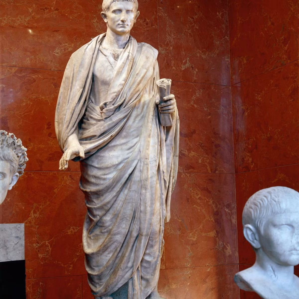 Trong thời gian hoàng đế Augustus trị vì La Mã (từ năm 27 trước Công nguyên - năm 14 sau Công nguyên), người dân sống trong thời kỳ hòa bình, thịnh vượng.