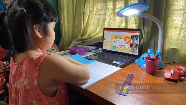 Với sự cố mới nhất với nhánh S1H, các nhà quản trị chưa xác định được nguyên nhân cũng như kế hoạch cụ thể để sửa chữa. Đây là lần thứ hai tuyến cáp biển AAE-1 gặp trục trặc trong năm 2021. Trước đó, vào 25/5 do đứt một cáp quang trên phân đoạn S1H.1 và phải mất gần 2 tháng mới hoàn tất việc sửa chữa. Các chuyên gia nhận định khi sự cố này được khắc phục thì đường truyền mạng sẽ ổn định hơn và việc học online sẽ có thể không gặp tình trạng nghẽn mạng. Ảnh: Dân Việt.