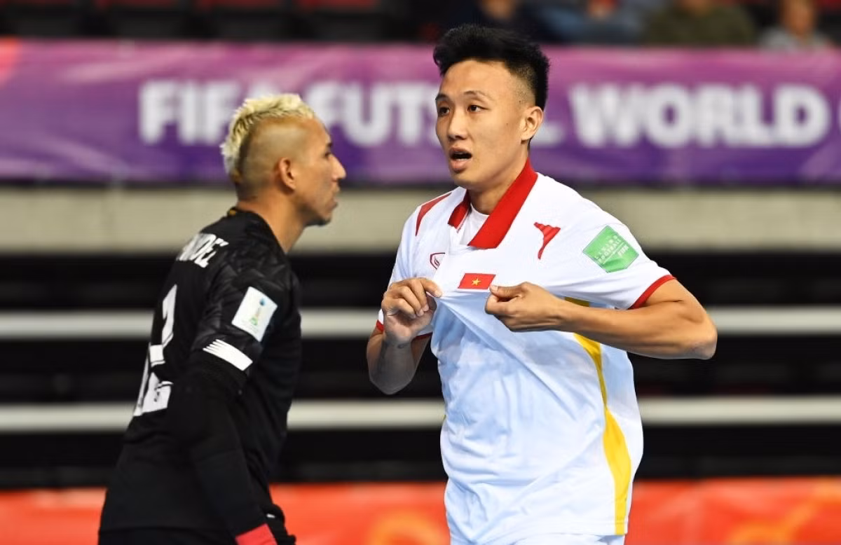 Ngay phút thứ 2, Minh Trí đã mở tỷ số cho ĐT Futsal Việt Nam với cú dứt điểm quyết đoán.