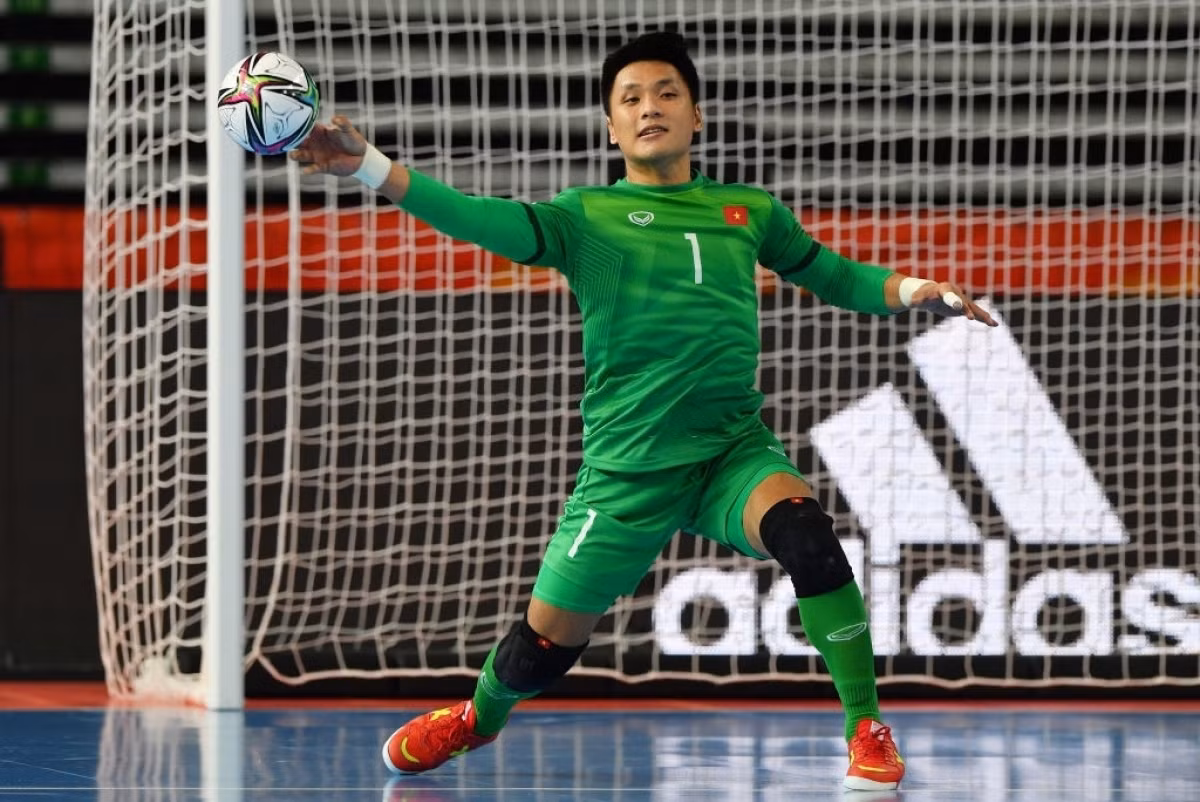 Thủ thành Văn Ý phải liên tục cứu thua cho ĐT Futsal Việt Nam.