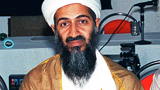 Thường ở trong căn phòng kín với các bức tường bao quanh, Bin Laden dành phần lớn thời gian để xem video các cuộc phỏng vấn về cuộc đời của gã. Ngoài ra, tại nơi ở của Bin Laden, Mỹ tìm thấy một số cuốn sách được cho là gã đọc để giải khuây.