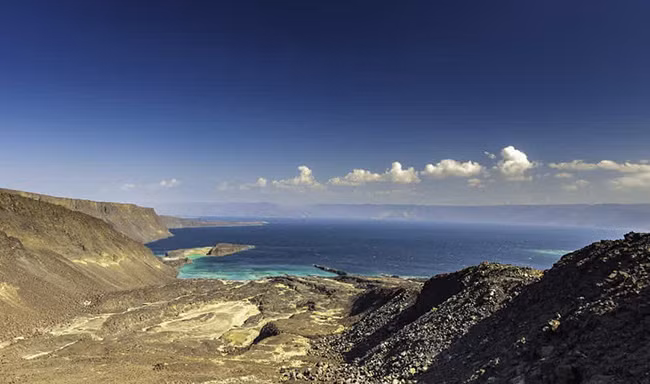 Djibouti: Nếu bạn đến thăm đất nước châu Phi này, hãy mang theo nhiều chai nước bên mình. Nước ngọt khan hiếm đến mức nước đóng chai được chấp nhận như một phương thức thanh toán.