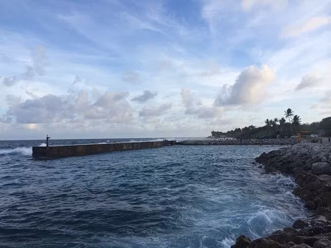 Nauru: Quốc gia Trung Thái Bình Dương này là đất nước duy nhất trên thế giới không có thủ đô. Ngoài ra, nó có hình dạng giống như một củ khoai tây.