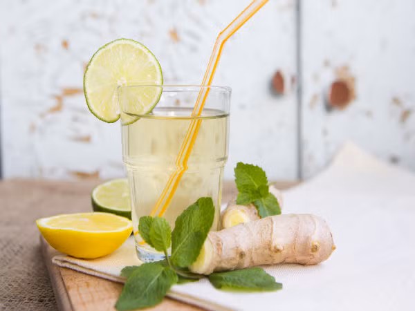 Gừng: Gừng kích hoạt các enzym có tác dụng loại bỏ cholesterol xấu trong máu. Nó cũng ngăn ngừa sự phát triển của các cục máu đông. Gừng tươi sẽ phát huy tác dụng tốt hơn so với các viên tổng hợp chiết xuất từ gừng. 