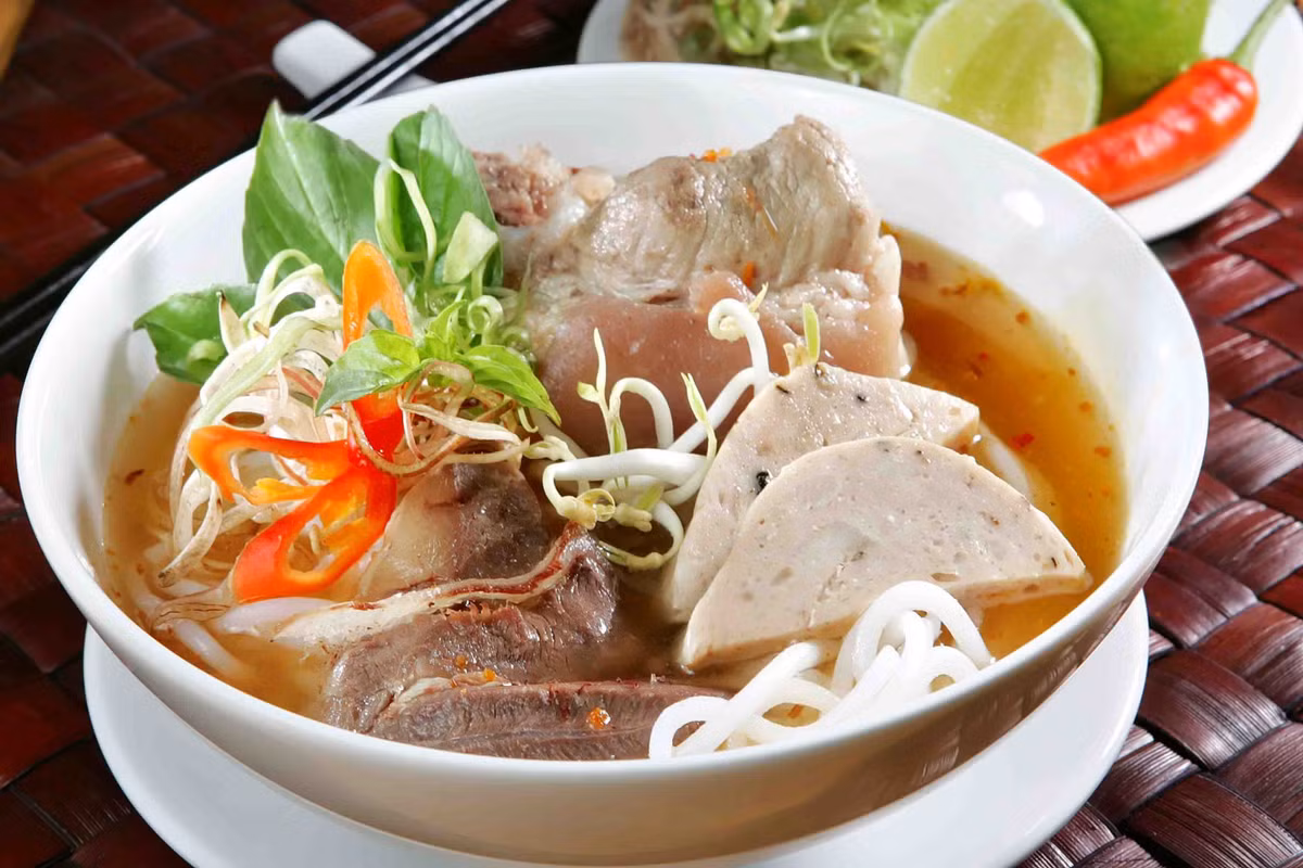 Theo Trung tâm An toàn Thực phẩm Hồng Kông, những thực phẩm chứa lượng lớn formol có thể gây đau bụng, nôn mửa, hôn mê, đau thận và có thể tử vong. Mức formol an toàn để nạp vào cơ thể là 0.15mg mỗi ngày. 