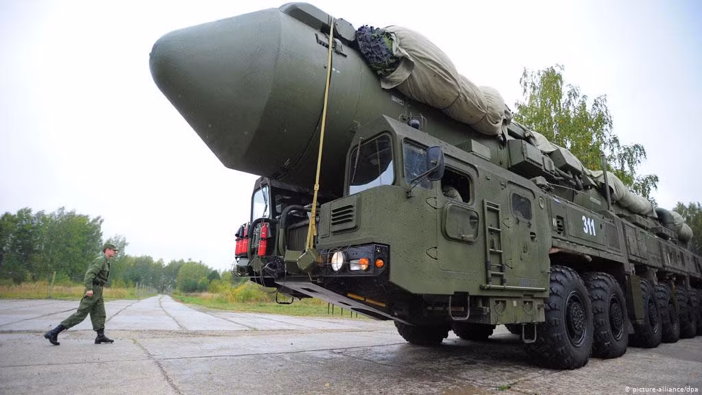 Thời kỳ đỉnh cao Ukraine có 176 ICBM (130 SS-19 và 46 SS-24), 43 máy bay ném bom chiến lược (23 Tu-95 và 20 Tu-160), 241 oanh tạc cơ chiến thuật (90 Tu-16, 70 Tu-22 , 81 Tu-22M), 245 cường kích Su-24, 80 tiêm kích đánh chặn MiG-25 và 260 tiêm kích MiG-29 và Su-27.
