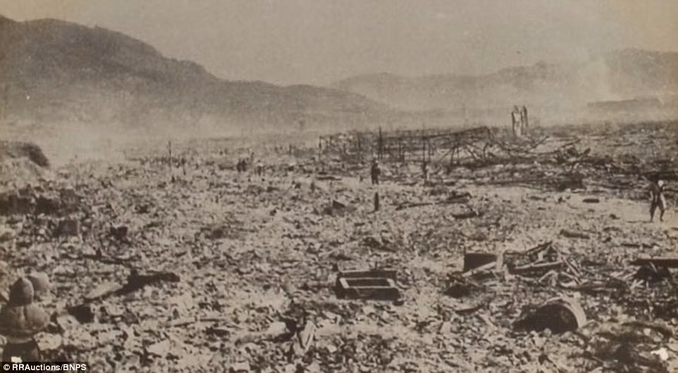 Thành phố Nagasaki dường như bị san phẳng sau thảm kịch hạt nhân những ngày đầu tháng 8/1945.