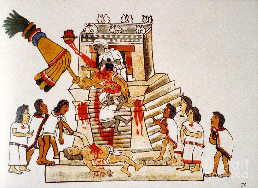 2. Người Aztec có niềm tin tôn giáo mạnh mẽ. Theo đó, họ thờ hàng ngàn vị thần. Người Aztec tin rằng việc hiến tế người cho thần linh là điều cần thiết.