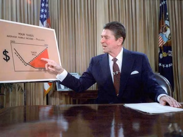 Tổng thống thứ 40 của Mỹ Ronald Reagan làm ông chủ Nhà Trắng trong 2 nhiệm kỳ (từ năm 1981 - 1989).