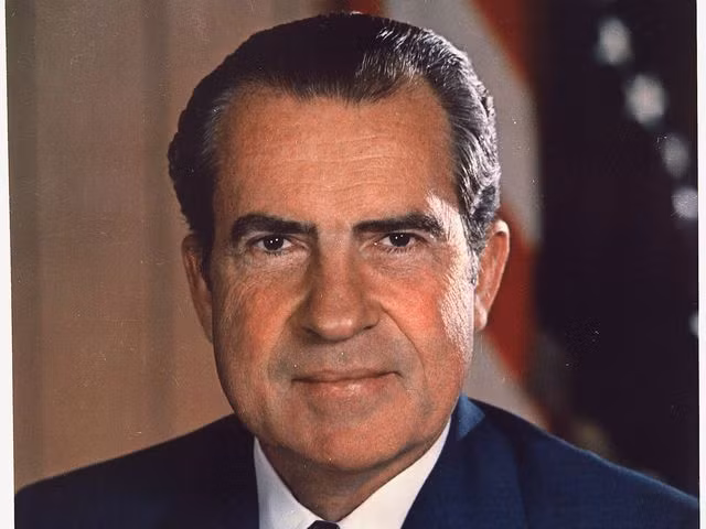 Mặc dù tái đắc cử nhiệm kỳ Tổng thống thứ hai nhưng Tổng thống Nixon đã phải từ nhiệm vị trí người đứng đầu nước Mỹ khi xảy ra vụ tai tiếng Watergate chấn động xứ sở cờ hoa. Điều này khiến ông Nixon trở thành Tổng thống duy nhất trong lịch sử Mỹ phải từ nhiệm khi đương chức.