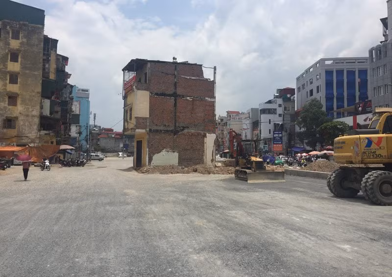 Công trình cuối cùng thuộc địa bàn quận Đống Đa đã di dời để trả đất cho dự án. (Ảnh chụp trước khi công trình được di dời). Tuy nhiên, người dân vẫn chưa nhận tiền đền bù.