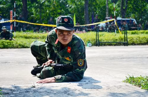 Các đoàn tham gia tranh tài tại Hội thao Binh chủng Công binh đến hết ngày 30/9 ở 7 bộ môn như: bắn súng AK bài 1, bắn súng ngắn K54 bài 1, bơi vũ trang, cầu lông, bóng chuyền, bóng bàn và quần vợt.