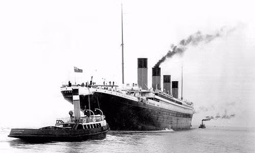 Ngày 2/4/1912, tàu Titanic huyền thoại đã có chuyến thử nghiệm trên biển đầu tiên. Vào thời điểm đó, Titanic được mệnh danh là con tàu "không thể chìm" với chiều dài 269m và rộng 28m, tải trọng 46.328 tấn. Nó có thể chở 3.547 người.