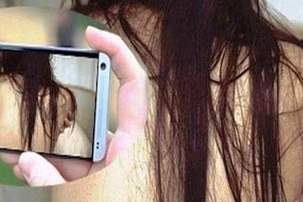 Tan mat xem clip nong ngoai tinh cua chong, tha thu hay khong?