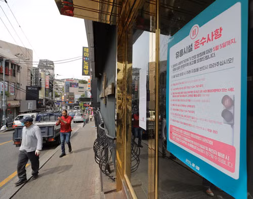 Trong nỗ lực nhằm ngăn chặn dịch bệnh lây lan, chính quyền Seoul cho biết sẽ cung cấp các xét nghiệm miễn phí cho những người từng đến các quán bar và câu lạc bộ đêm (tại Itaewon). Ảnh: AT.