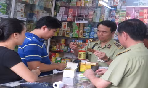 Các chủ cơ sở kinh doanh hàng giả, hàng kém chất lượng đều cho rằng, do người tiêu dùng có tâm lý muốn sử dụng hàng hiệu, giá rẻ.