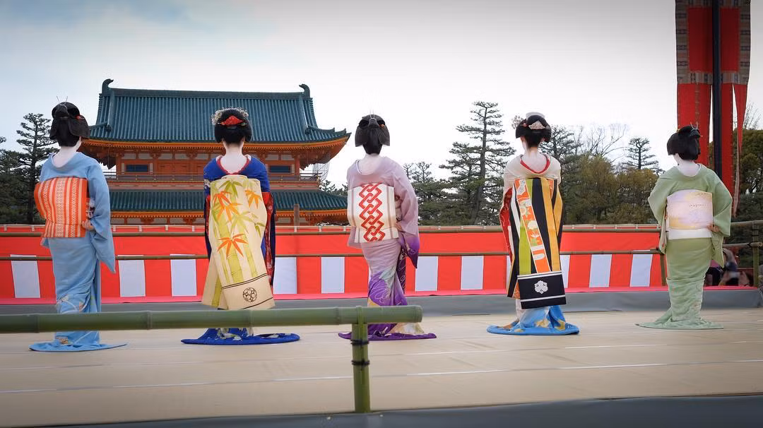 Geisha Nhật Bản rất đa tài nên họ còn được mời đi biểu diễn ở nhiều nước trên thế giới.