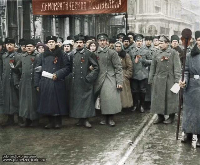 Hình ảnh lịch sử về cuộc cách mạng Tháng Hai diễn ra vào năm 1917 ở Nga.