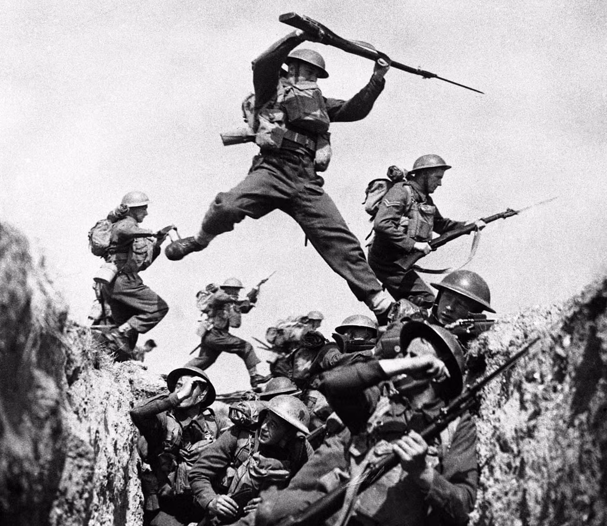 Khi ấy, các nhà lãnh đạo quân đồng minh không tin rằng Hitler sẽ tấn công xâm lược Pháp. Chính vì vậy, quân đồng minh không có sự chuẩn bị đầy đủ để ngăn chặn kế hoạch tấn công Pháp của Hitler.