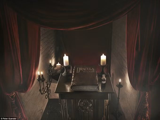 Trước những câu chuyện ly kỳ về bá tước Dracula của nhà văn Bram Stoker, lâu đài Bran trở thành điểm du lịch thu hút hơn 600.000 du khách ghé thăm mỗi năm.