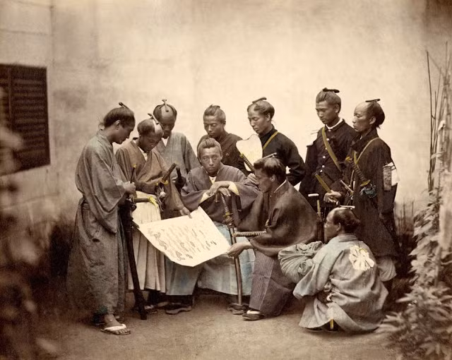 Nhiếp ảnh gia người Anh gốc Italy Felice Beato (1832 - 1909) ghé thăm xứ sở hoa anh đào năm 1863. Vào thời điểm ấy, ông Beato đã chụp nhiều bức ảnh đáng nhớ về cuộc sống rất đỗi bình dị của người dân Nhật Bản thế kỷ 19.