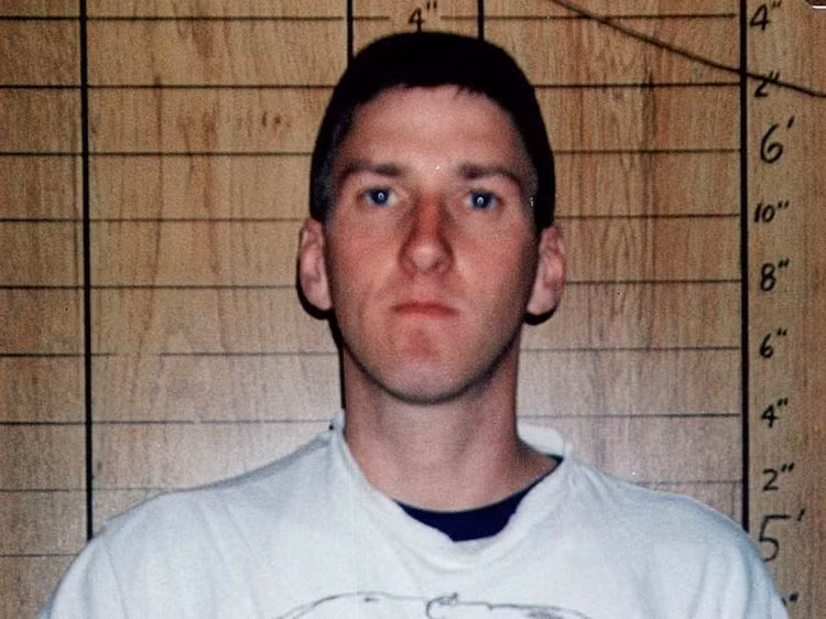 Một tử tù khét tiếng khác của Mỹ là Timothy McVeigh. Gã tội phạm này khiến dư luận bị sốc khi mang 168 tội danh giết người. Với tội ác đã gây ra, y thi hành án tử hình bằng việc tiêm thuốc năm 2001. Bữa ăn cuối cùng của tử tù McVeigh gồm có kem bạc hà và chocolate.