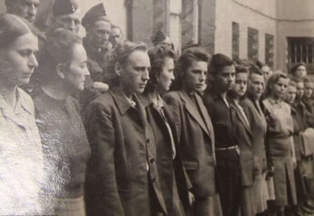 Hàng chục phụ nữ làm việc cho Hitler được cho là gián tiếp gây ra tội ác chiến tranh.