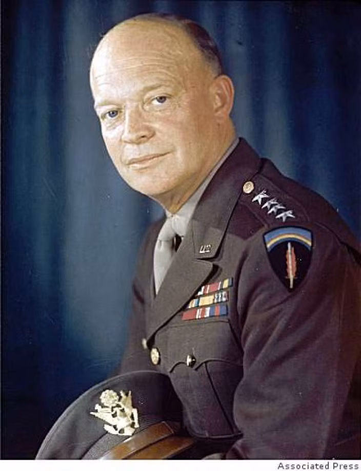 Về sau, ông được cử đi học Trường Sĩ quan Chỉ huy tại Trại Fort Leavenworth, Kansas.