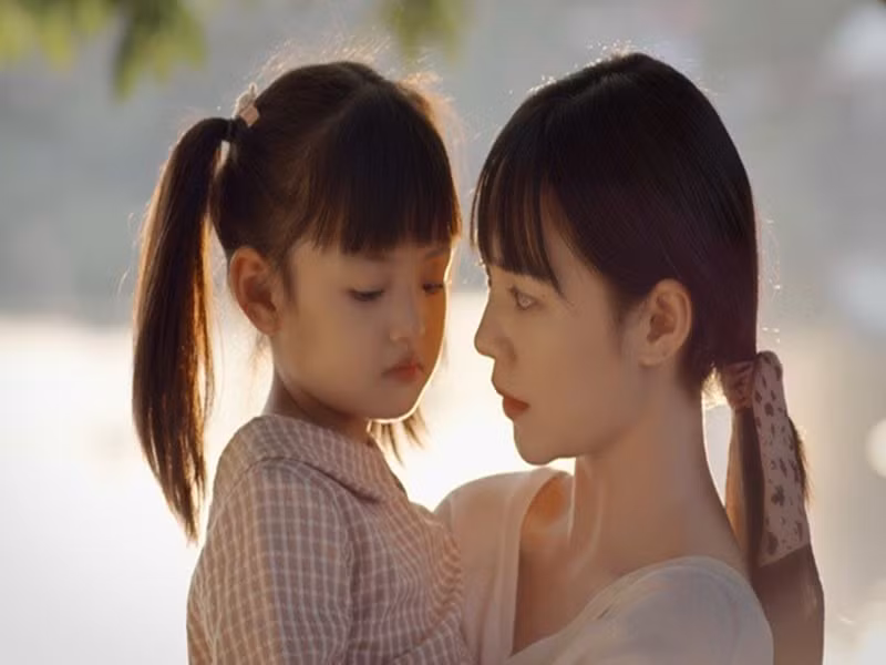 Cherry An Nhiên đóng con gái Quỳnh Kool trong 2 phim truyền hình Đừng làm mẹ cáu và Chúng ta của 8 năm sau. Ảnh: VTV.