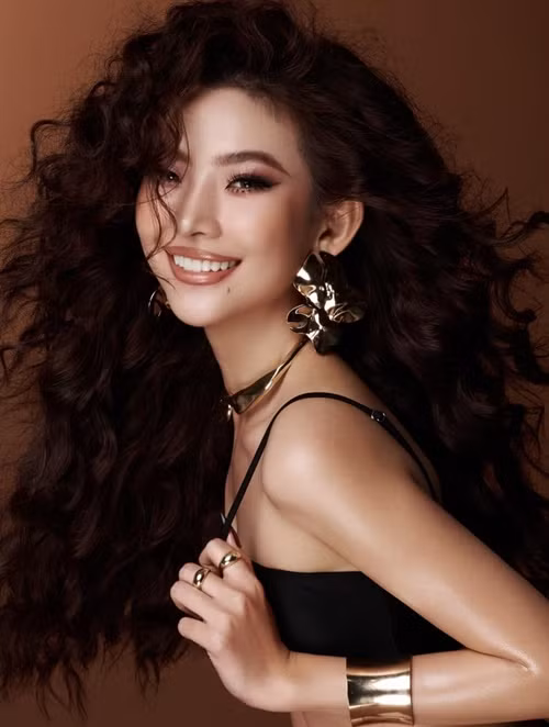 Chân dài 9x chia sẻ, cô muốn thử sức diễn xuất. Ảnh: FB Đinh Thị Triều Tiên.