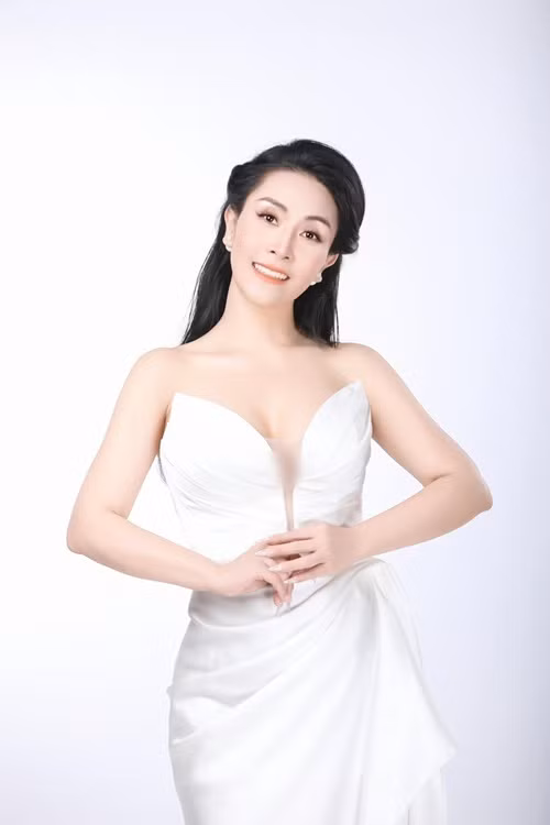Cuối năm 2018, nữ diễn viên hài tiết lộ cô đã sang tên toàn bộ tài sản cho hai con gái. Ảnh: FB Kiều Oanh.