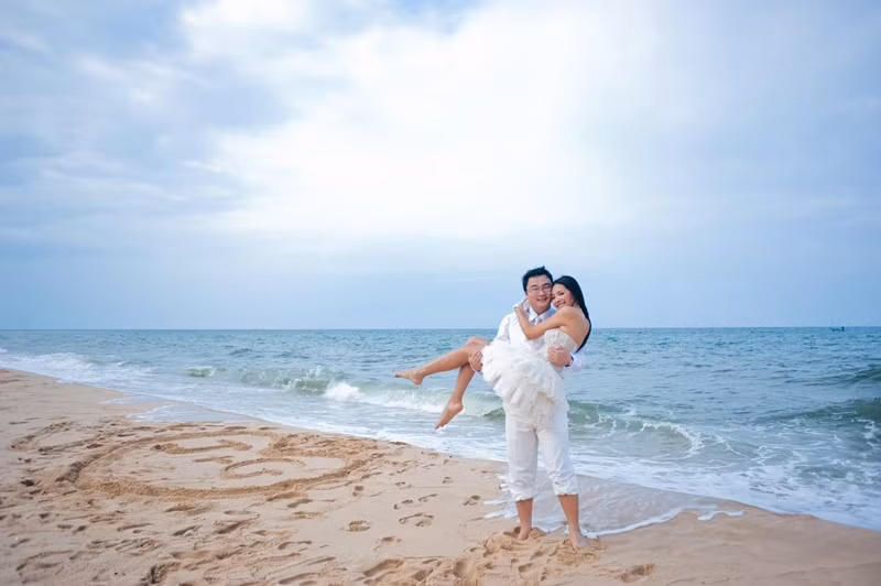 Tháng 3/2013, Hương Giang hạ sinh cô con gái đầu lòng. 3 năm sau, cô sinh con gái thứ hai. Ảnh: FB Hương Giang.