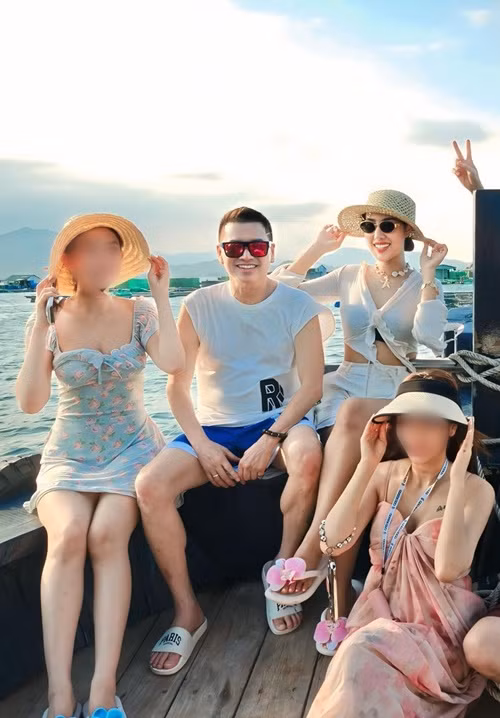 Quang Minh và bạn gái tận hưởng kỳ nghỉ dưỡng bên bạn bè. Ảnh: FB Tăng Khánh Chi.