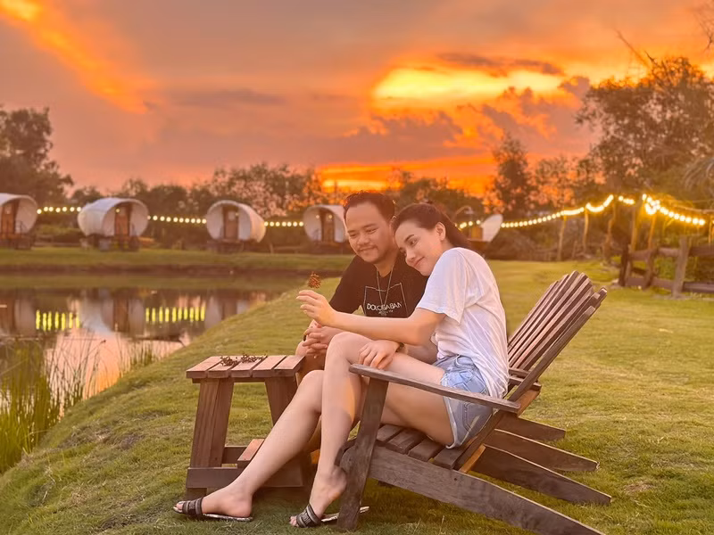 Trang Nhung chia sẻ,, vợ chồng cô không có gì thay đổi sau gần 10 năm kết hôn. Ảnh: FB Hoàng Duy.