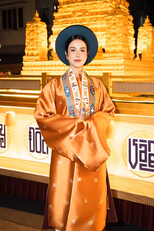 Diệp Lâm Anh chia sẻ trên Một Thế Giới, cô thấy lòng bình an khi tham gia lễ hội Phật giáo nhiều ý nghĩa. Ảnh: FB Diệp Lâm Anh.