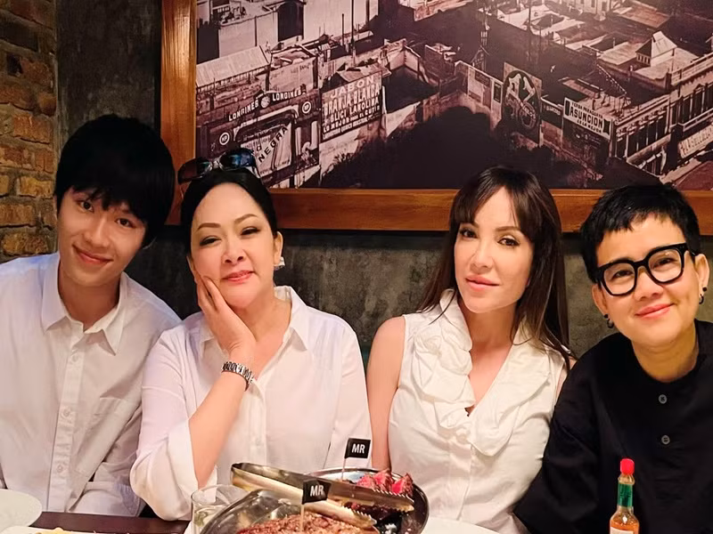 Phương Uyên và Thanh Hà dính như hình với bóng khiến nhiều người ghen tỵ.
