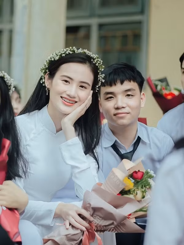 Anh Kiệt cũng là hậu phương của Ý Nhi khi thi hoa hậu. Ảnh: FB Ý Nhi.