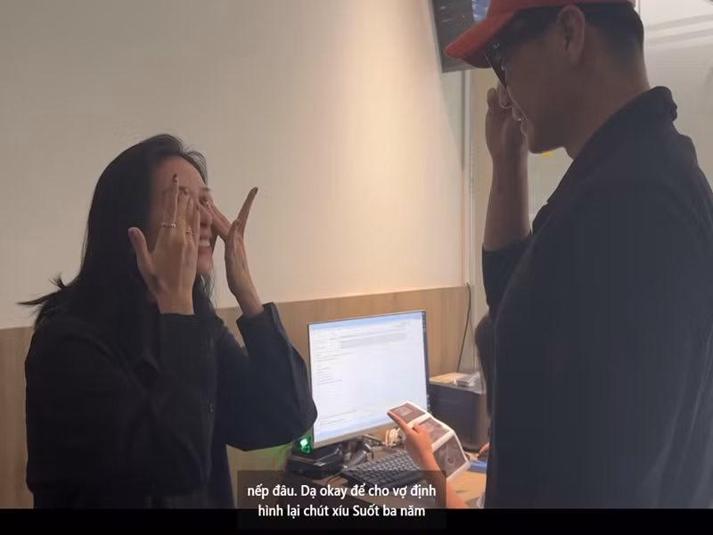 Vợ chồng nữ diễn viên đã chọn cách đối mặt với nhau trước những thử thách, khó khăn. "Nó là hành trình mà nơi chỉ có tình yêu là điểm tựa duy nhất để dìu dắt mình với tia hy vọng rồi mọi thứ sẽ ổn", Ngô Thanh Vân viết.