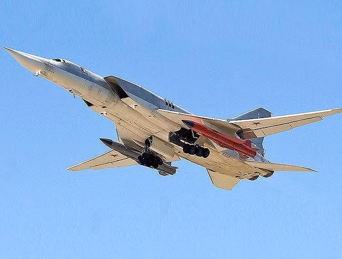 Họ lý luận rằng, nếu Ukraine giữ lại các vũ khí có sức mạnh chẳng hạn như Tu-22 và Kh-22 thì vị thế của Kiev ngày nay đã khác.